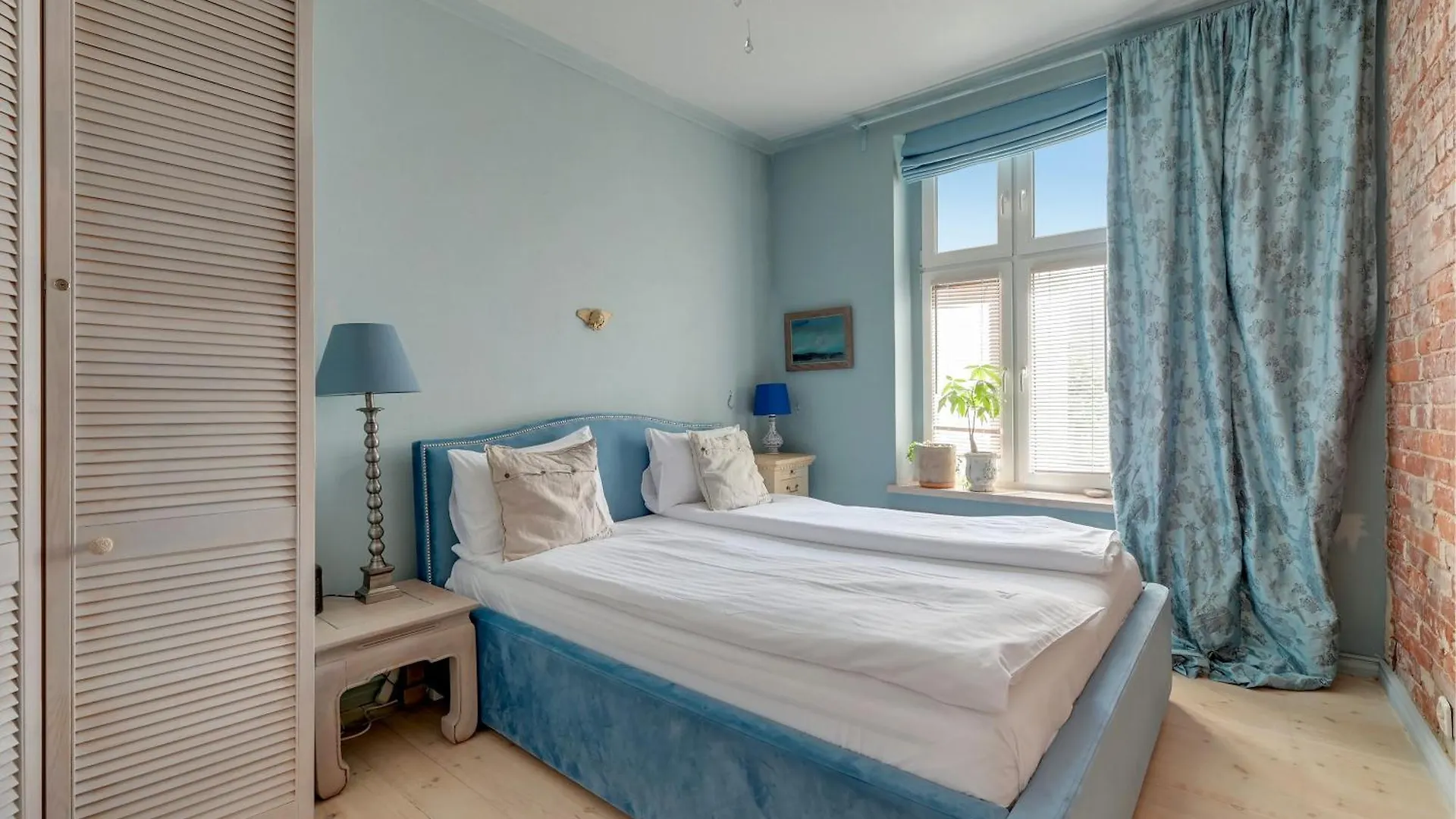 Lion Apartments - Artistic Old Town Gdansk With River View Poland